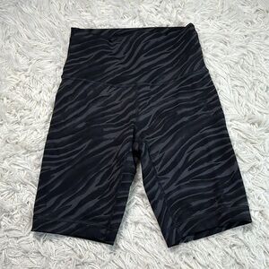 Lululemon Wunder Train High Rise Short 8" Le Tigre Camo Deep Coal Multi
